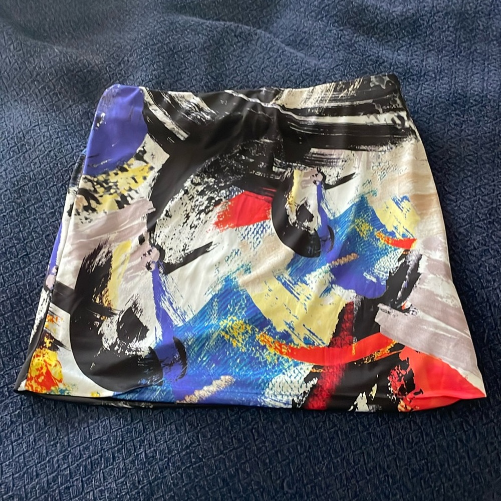 Line & Dot mini skirt